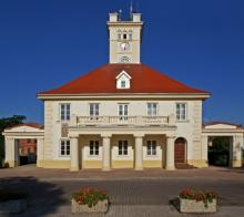 Błonie - Restauracja elewacji zabytkowego Ratusza, ul. Rynek 6