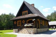 Modernizacja budynku mieszkalnego – Leśniczówka Gościniec Makoszka 49 - Dębowa Kłoda - Tytuł "Modernizacja Roku 2013"